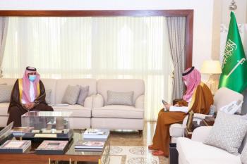 نائب أمير الشرقية يوجه الإعلام باستعراض تاريخ ومقومات المنطقة