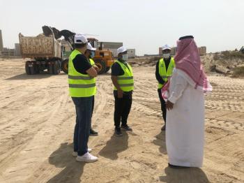 بالصور .. رفع كميات كبيرة من الأنقاض بالدمام والخبر