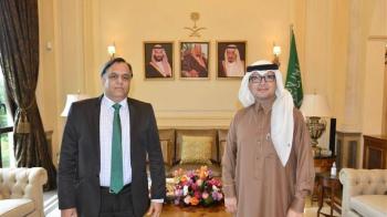 "بخاري" يبحث القضايا الإقليمية مع نظيره الهندي