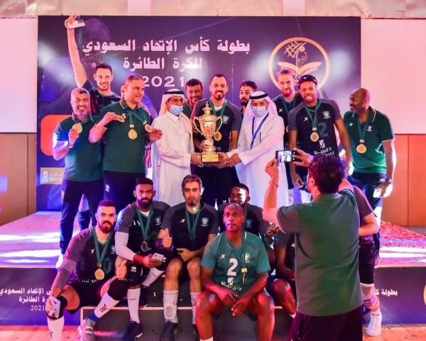 قلعة الكؤوس تضيف الكأس الـ 13
