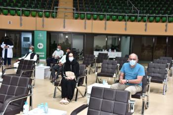 «لقاح كورونا».. حركة انسيابية بـ«الصالة الرياضية»