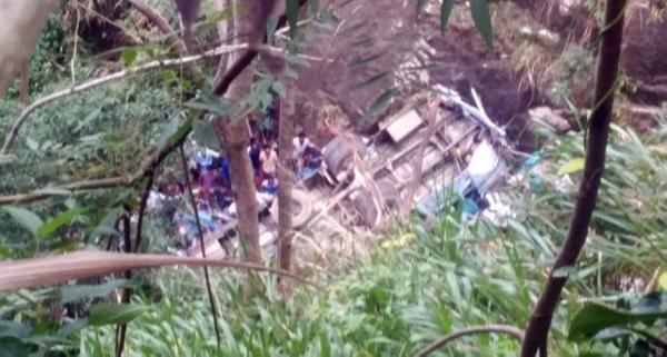 14 قتيلًا جراء حادث تحطم حافلة بوسط سريلانكا