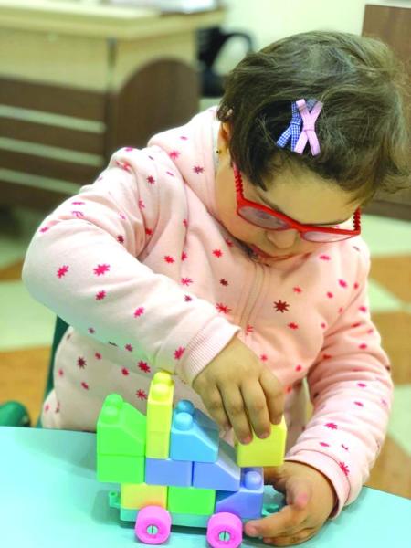 «ذوو متلازمة داون».. مختلفون لا مرضى