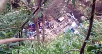 14 قتيلًا جراء حادث تحطم حافلة بوسط سريلانكا