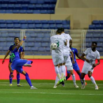 الفتح يسحق الأهلي برباعية