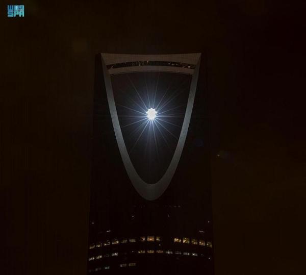 «النجمة المتحركة».. تضيء سماء «نور الرياض»