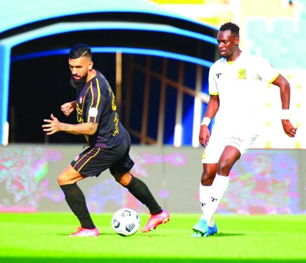 الاتحاد نقطة وطرد.. والرائد عن الفوز صد