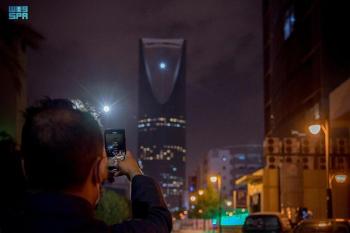 «النجمة المتحركة».. تضيء سماء «نور الرياض»
