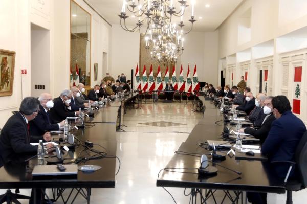 شمعون طالبت الرئيس عون بوضع لبنان كأولوية والتركيز على إيجاد الحلول (رويترز)