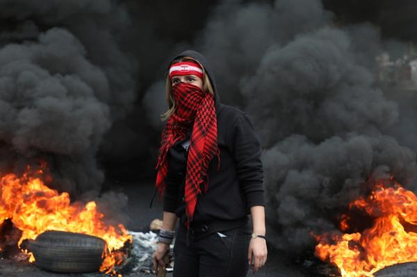 الثورة اللبنانية لا تزال حية وستحدث فرقا واسعا في الانتخابات النيابية (رويترز)