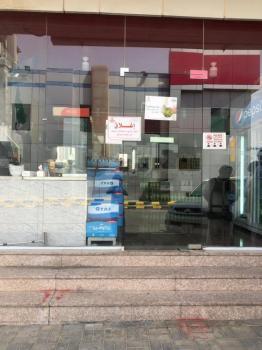 بالصور .. إغلاق منشآت مخالفة للأنظمة غرب الدمام