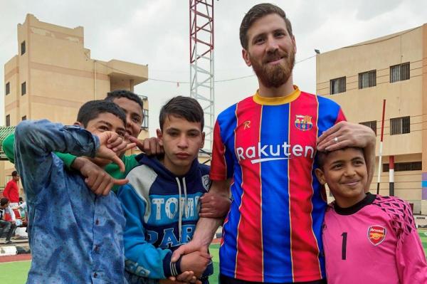 «ميسي» يظهر في دار أيتام بمصر    