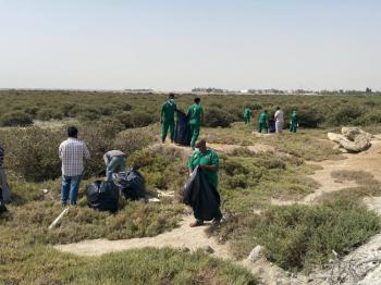 رفع 1.5 طن مخلفات بغابة المانجروف في صفوى