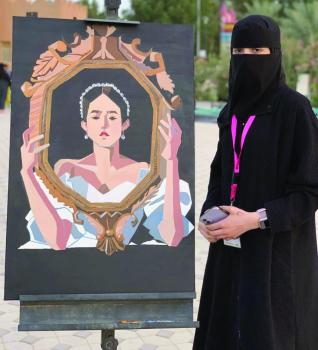الرسم في الهواء الطلق بملتقى «همسات ثقافية»