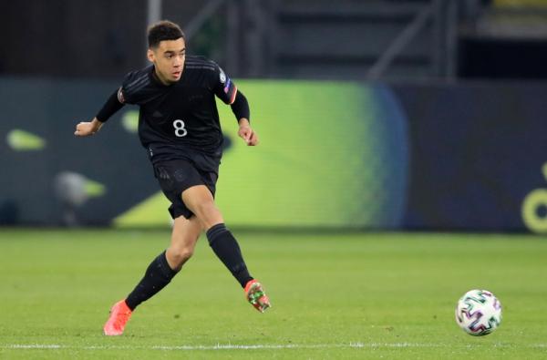 موسيالا: فخور بتمثيل ألمانيا