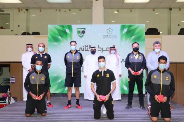 الأهلي يتوج بلقب الطاولة