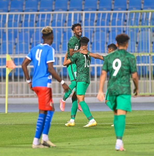 بثلاثية.. الأخضر الأولمبي يكسب ليبيريا