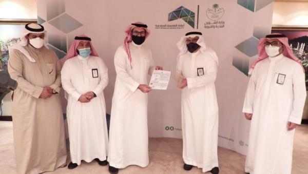 تسليم أول رخصة بناء في مخططات الإسكان بمكة