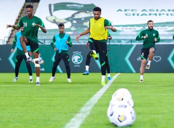 الأخضر يرفع وتيرة تحضيراته للقاء فلسطين