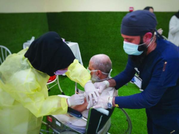 تطعيم «كورونا» لمنسوبي «الرعاية الاجتماعية» بالدمام