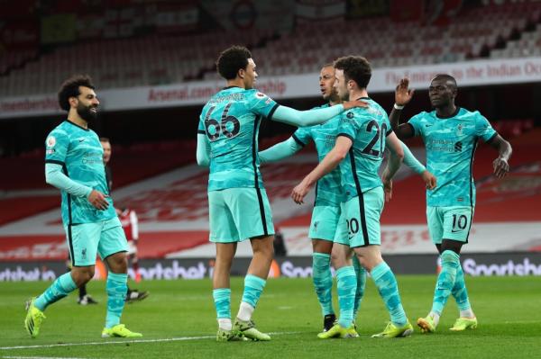 ليفربول يتجاوز أرسنال بثلاثية