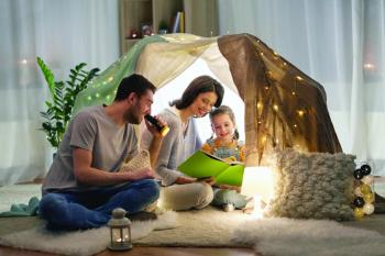 تناول الطعام مع طفلك يساعده في التعرف على حواسه