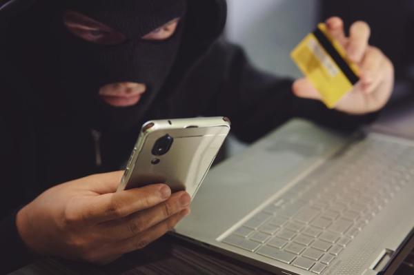 ثغرة أعداء الخارج وعملاء الداخل