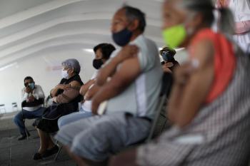 المكسيك.. القبض على شخصين احتالا لتلقي لقاح كورونا