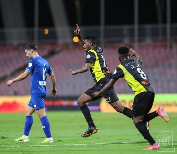 الاتحاد يحسم الكلاسيكو ويشعل سباق الصدارة