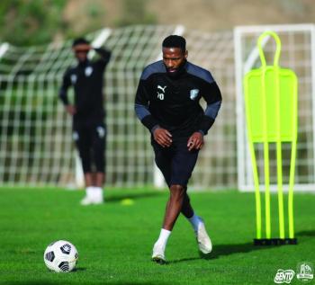 الاتحاد والهلال.. كلاسيكو «فوق الحساب»