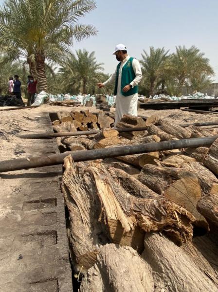 ضبط 19 طن «حطب وفحم» بالقطيف