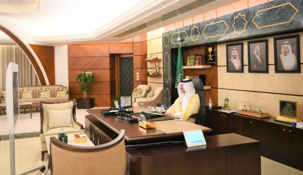 أمير الشرقية : العاملون بالقطاع الصحي يقدمون رسالة سامية