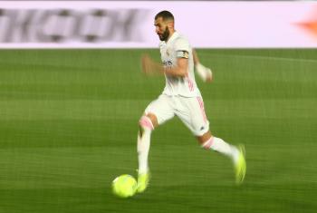 كلاسيكوالأرض ..مطر وريال