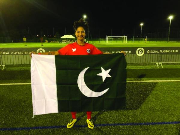 قائدة منتخب باكستان تطلب المساعدة