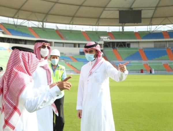 بالصور.. وزير الرياضة يزور ملعب الأمير عبدالله الفيصل