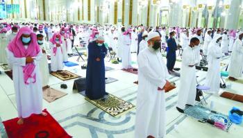 إقامة تراويح أولى ليالي رمضان بالحرمين الشريفين