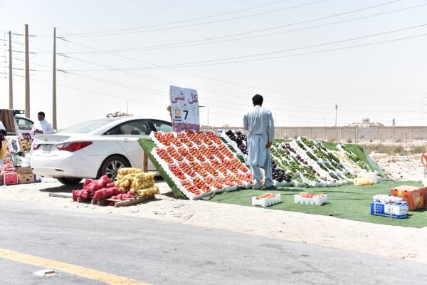 البسطات العشوائية.. بؤرة الأغذية مجهولة المصدر