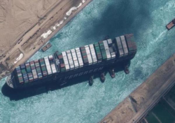 بعد جنوحها في قناة السويس .. السفينة إيفر جيفن صالحة للإبحار