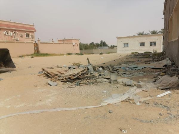 إزالة المخلفات والحشائش من أحياء جوف بني هاجر