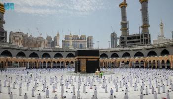 بالصور .. أول صلاة جمعة بالحرم في رمضان وسط إحترازات مشددة