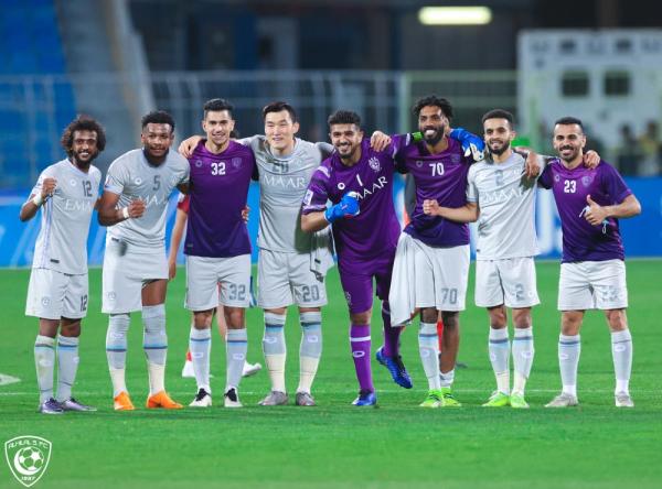 الهلال يتصدر آسيوياً