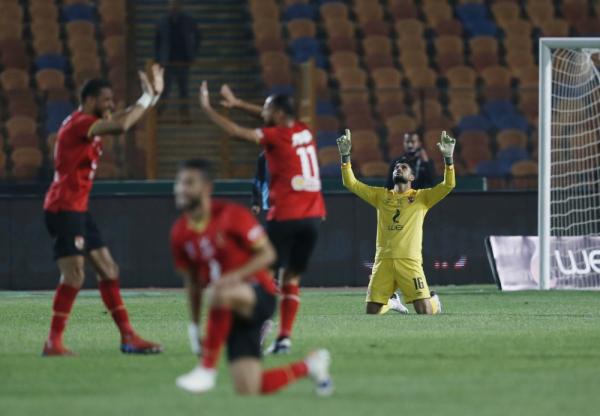 ثنائية شريف تقود الأهلي للفوز على الزمالك