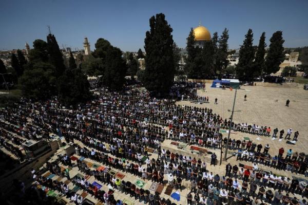 الاحتلال يعتدي على المصلين قرب باب العامود بالقدس
