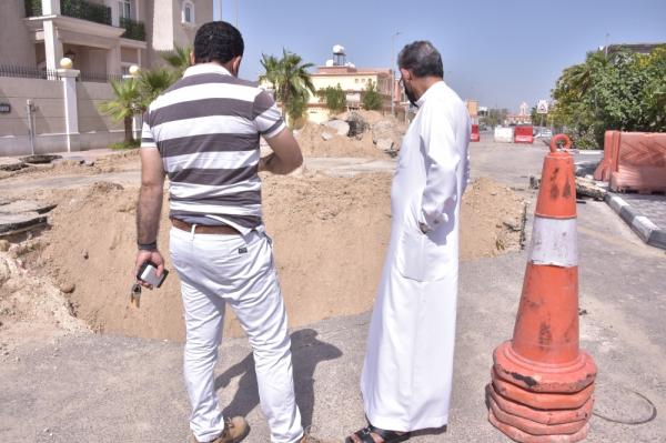 سقوط مركبة في حفرة بـ «أندلس الخبر»