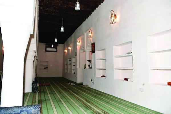 مسجد «أبو بكر»..
منارة علم عمرها 300 عام بالأحساء
