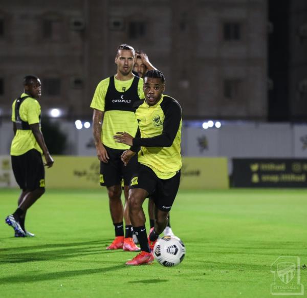 لاعبو الاتحاد يطالبون بـ 4 رواتب