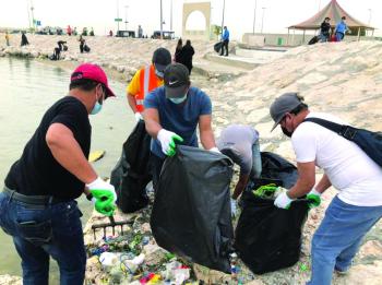 300 متطوع من الجالية الفلبينية يشاركون في «القطيف نظيفة»