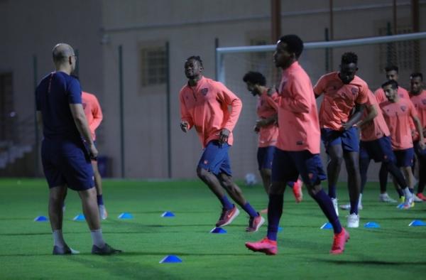 مدرب الفيحاء يطالب لاعبيه بحسم الصعود