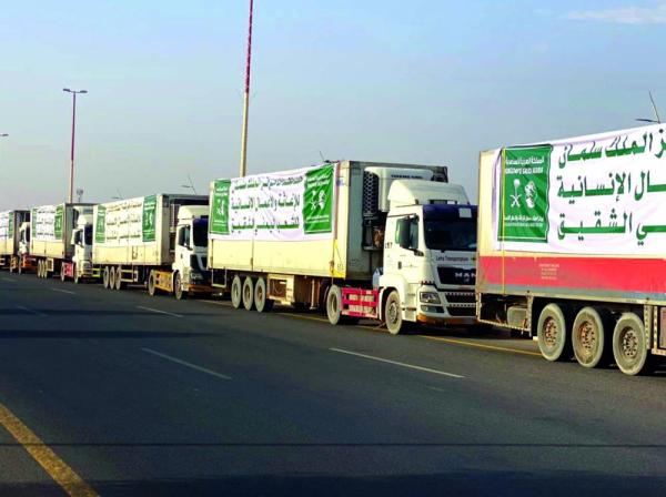26 شاحنة تعبر «الوديعة» إلى 4 محافظات يمنية