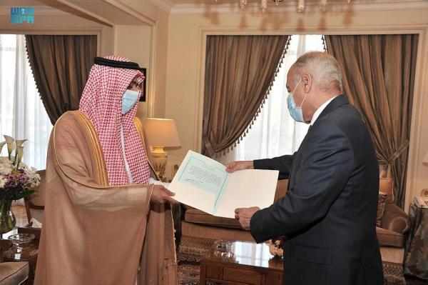 المندوب الدائم الجديد للمملكة بالجامعة العربية يقدم أوراق اعتماده
